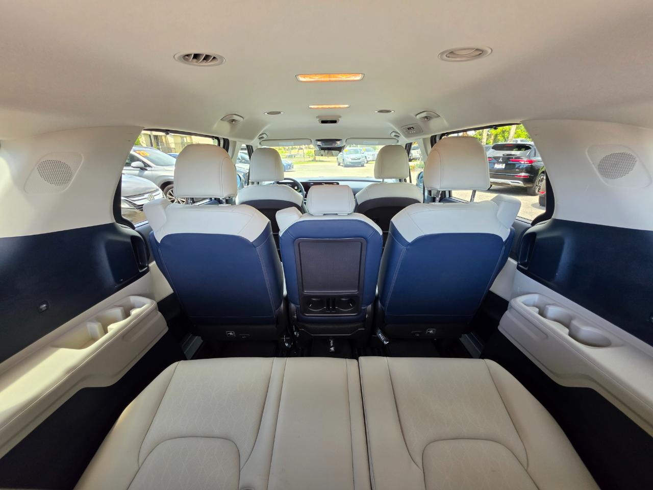 Kia Carnival EX FWD 2025