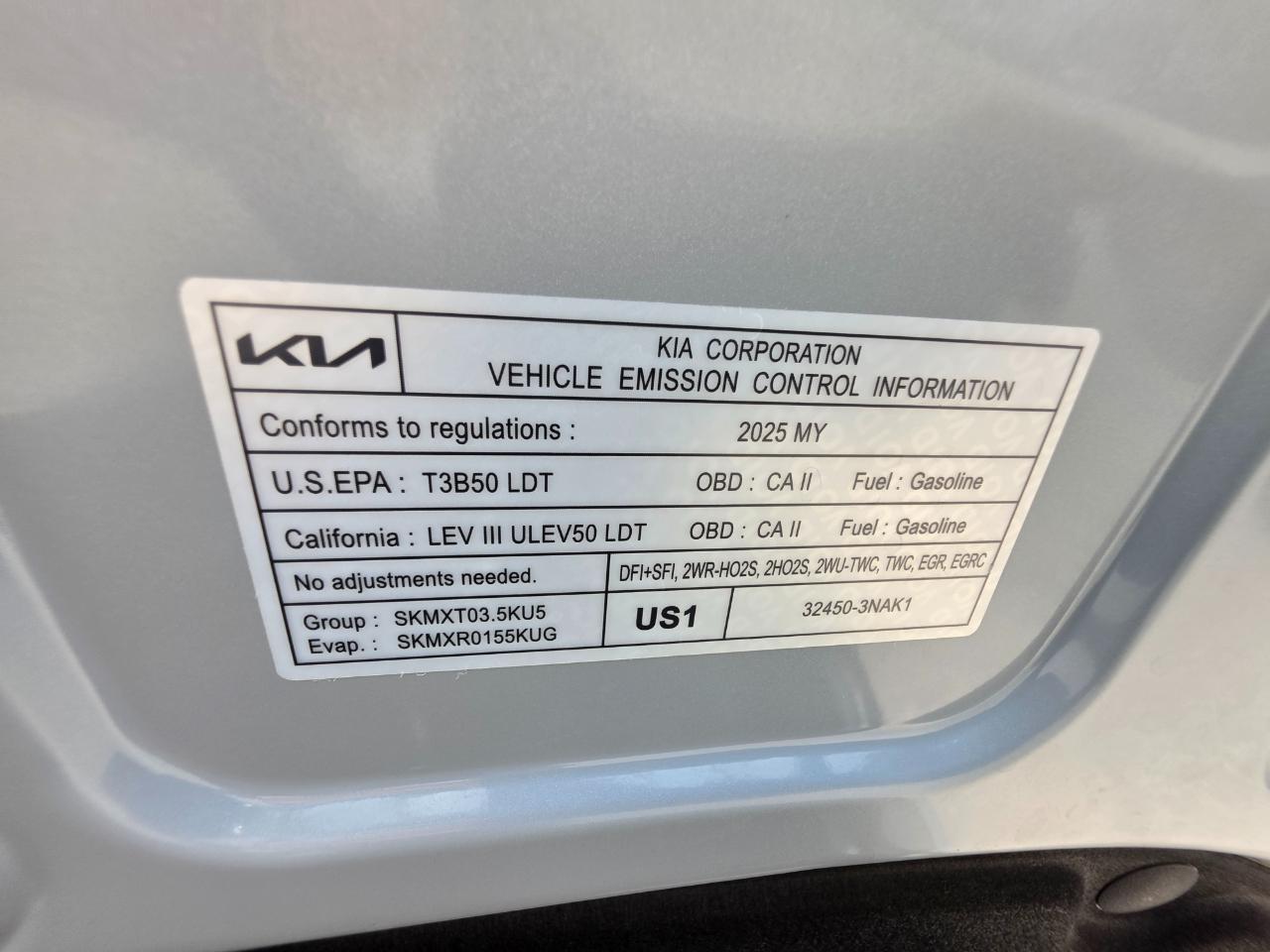 Kia Carnival EX FWD 2025
