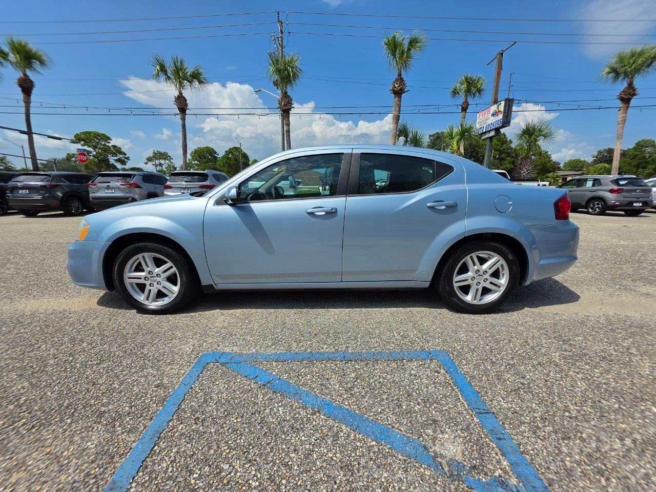 Dodge Avenger 4dr Sdn SXT 2013