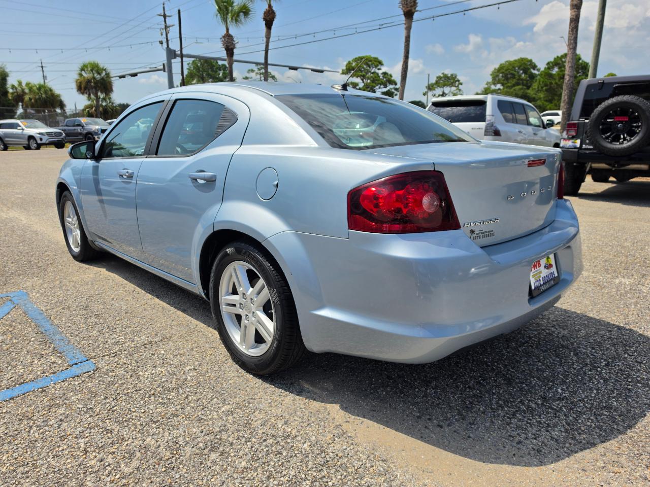 Dodge Avenger 4dr Sdn SXT 2013