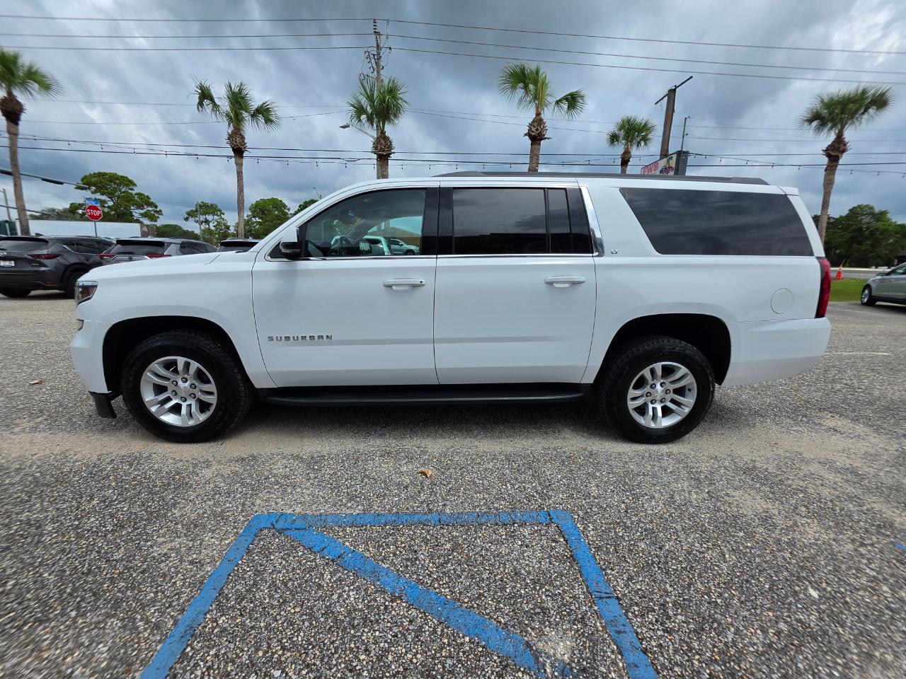 Chevrolet Suburban 2WD 4dr LT 2020