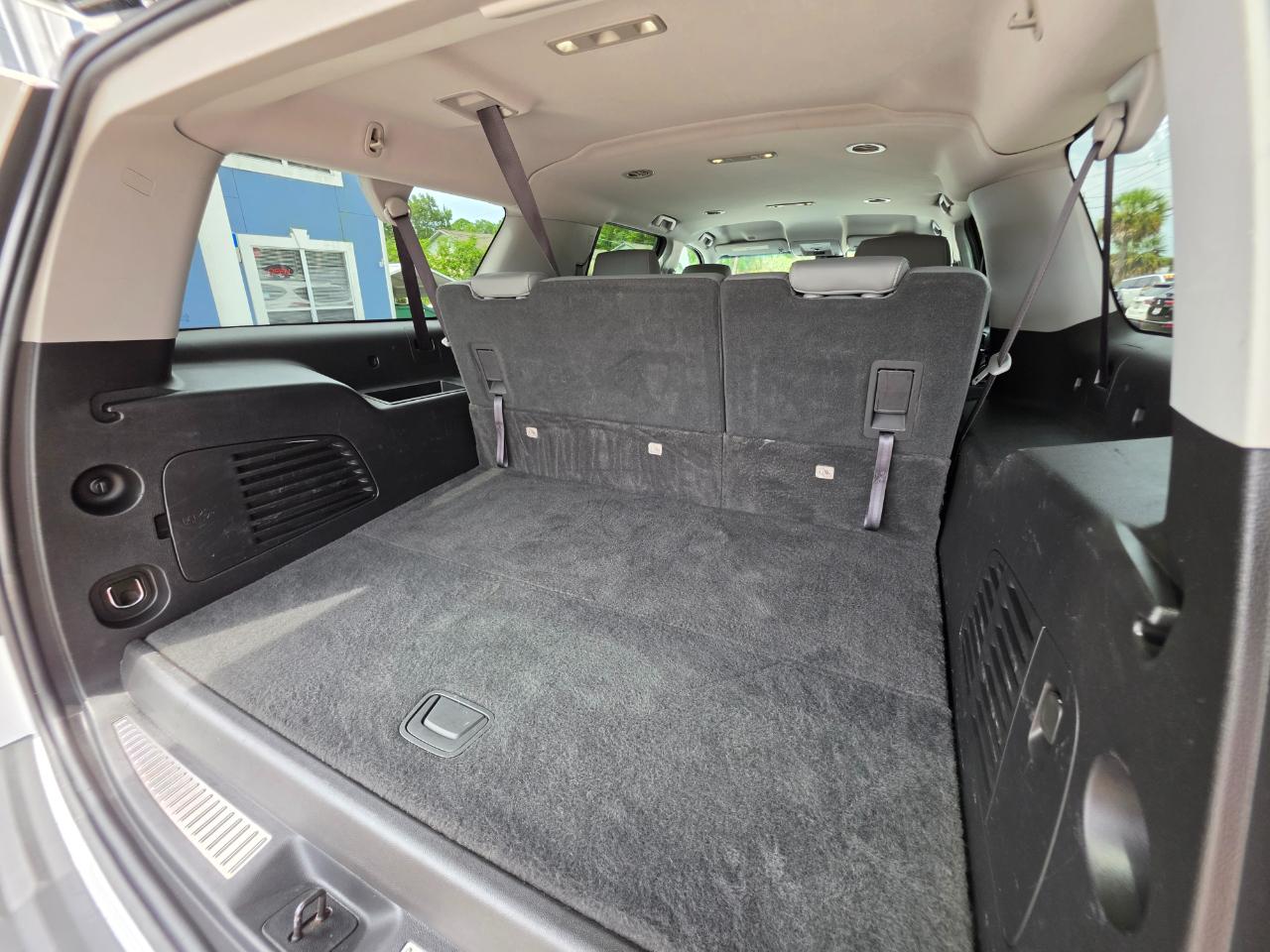 Chevrolet Suburban 2WD 4dr LT 2020