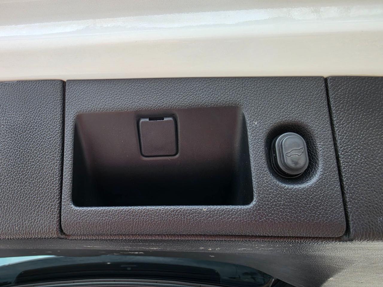 Chevrolet Suburban 2WD 4dr LT 2020