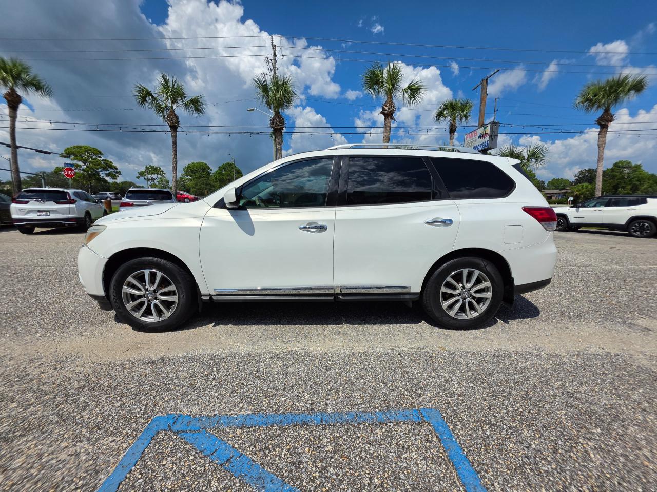 Nissan Pathfinder 2WD 4dr SL 2014