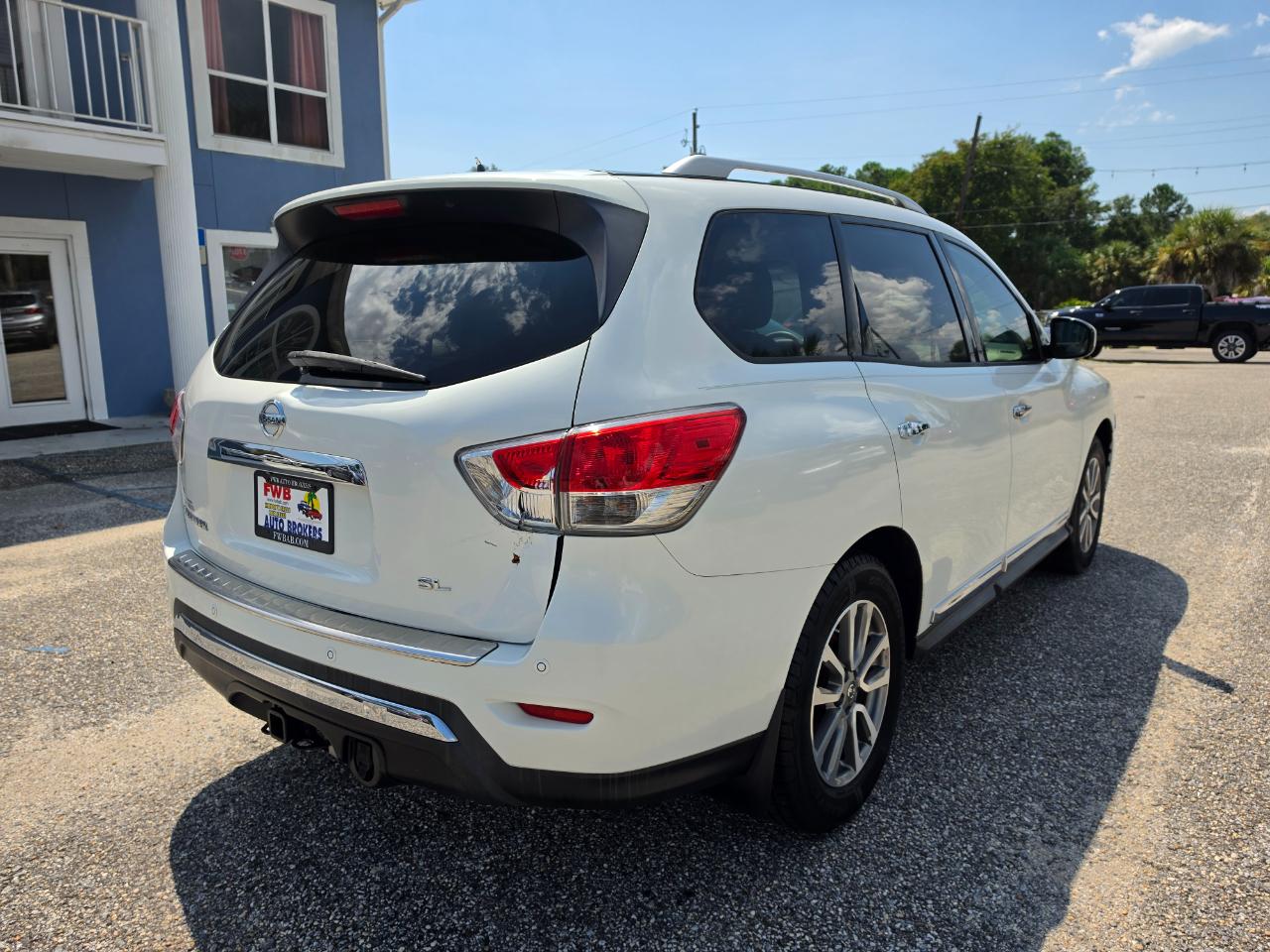 Nissan Pathfinder 2WD 4dr SL 2014