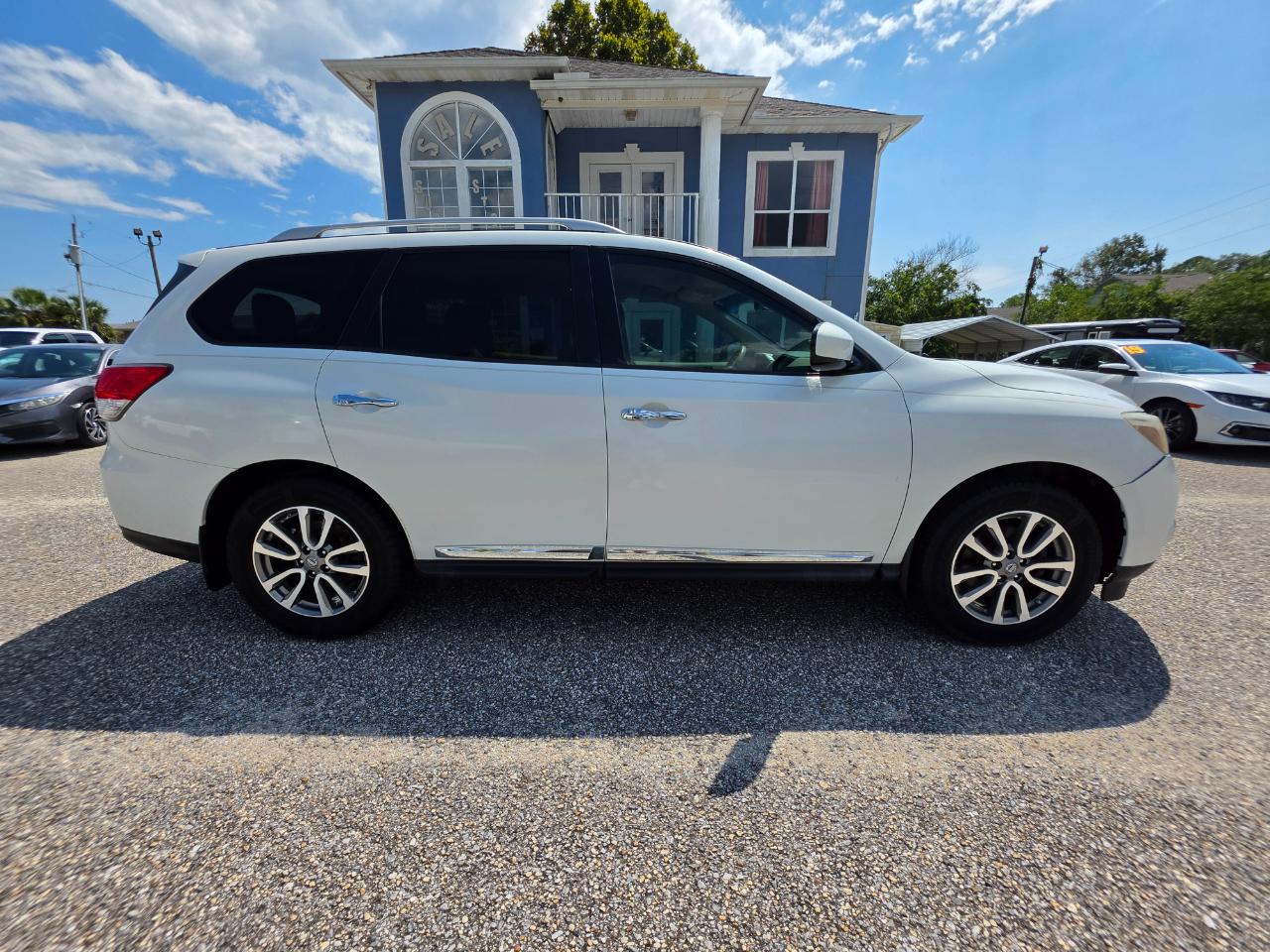 Nissan Pathfinder 2WD 4dr SL 2014