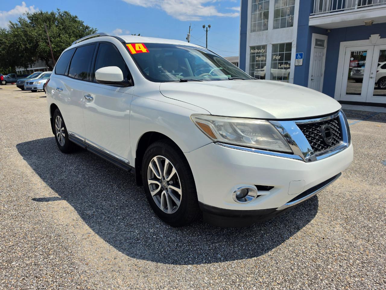 Nissan Pathfinder 2WD 4dr SL 2014