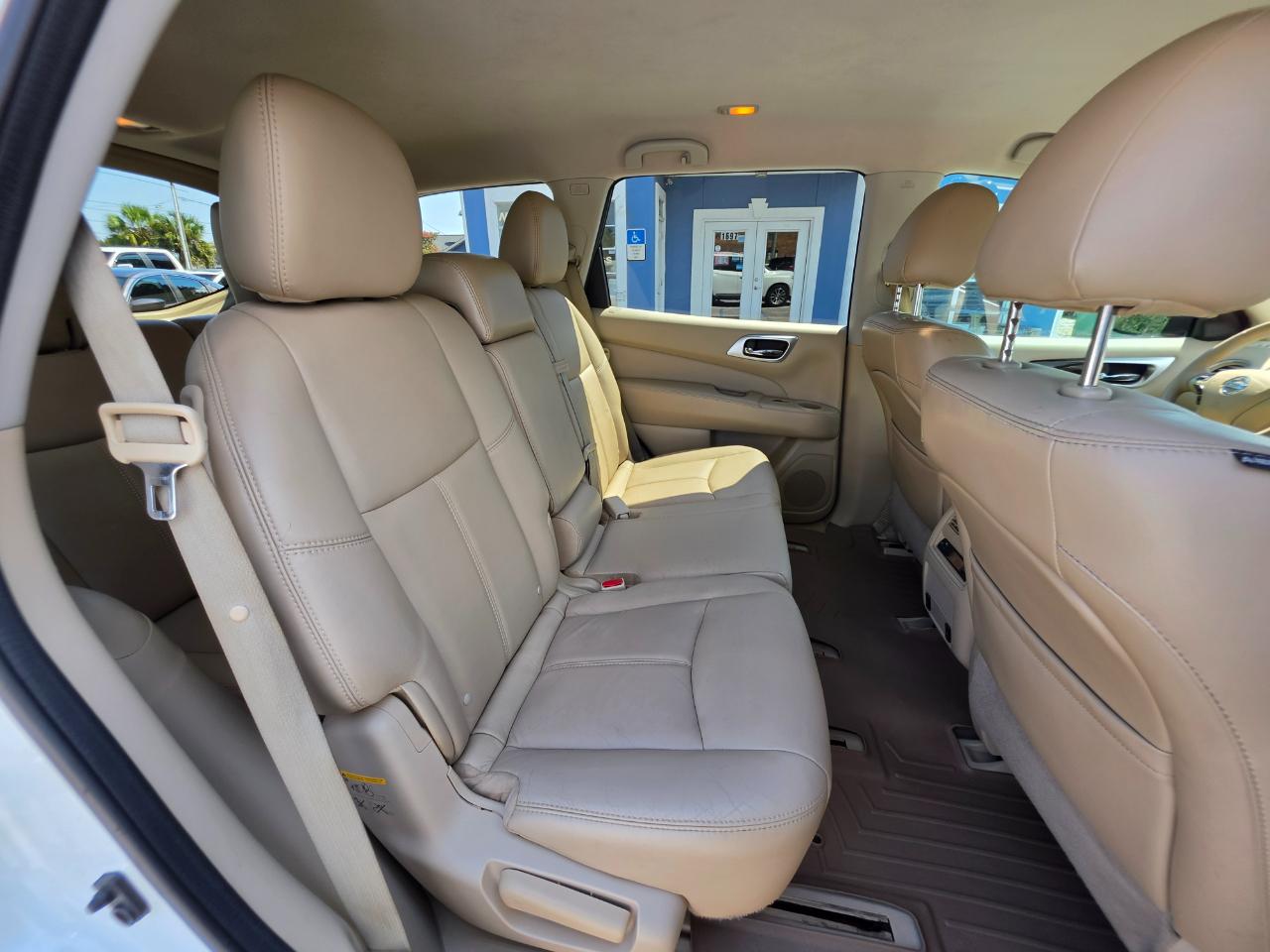Nissan Pathfinder 2WD 4dr SL 2014