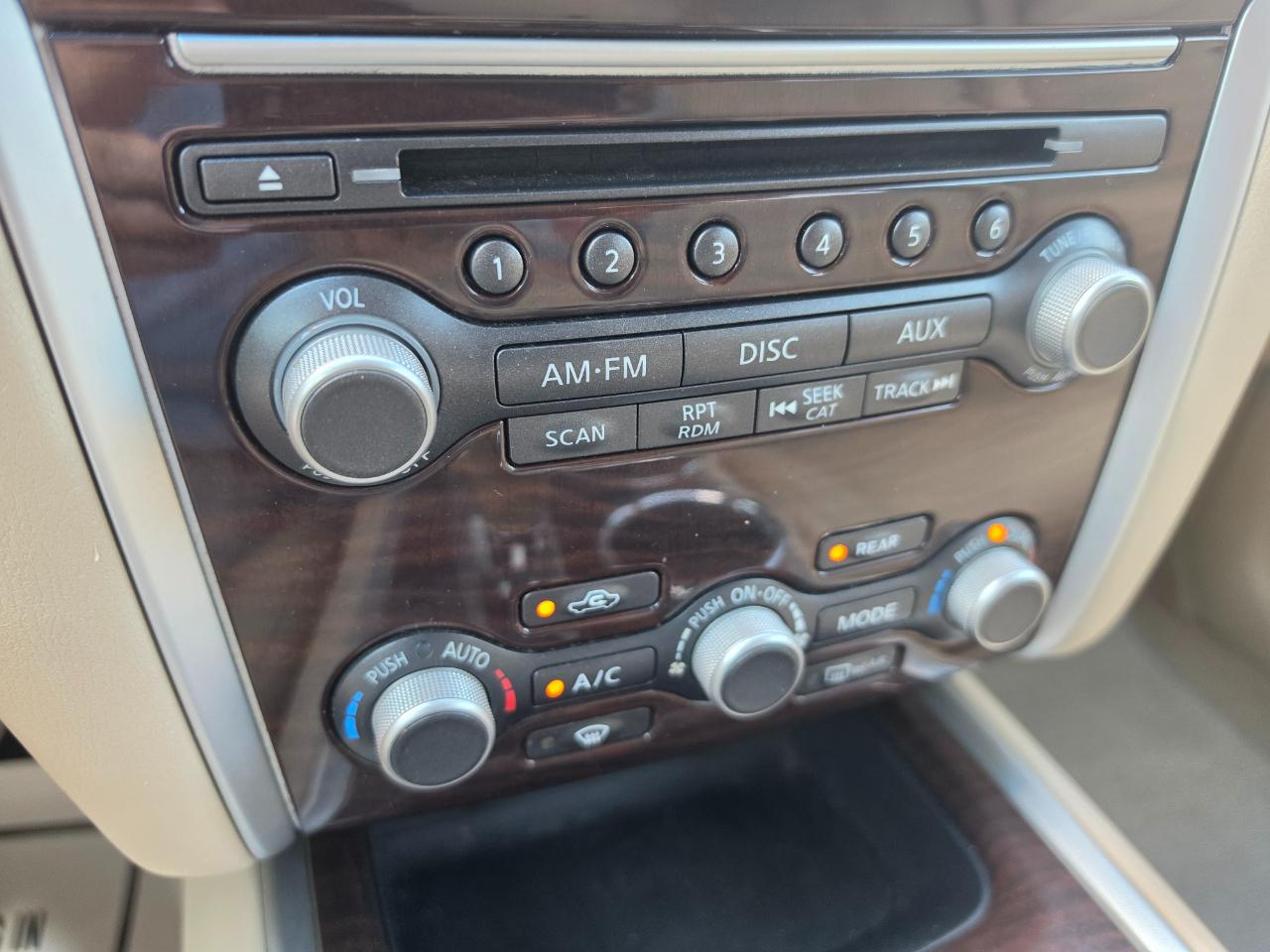 Nissan Pathfinder 2WD 4dr SL 2014