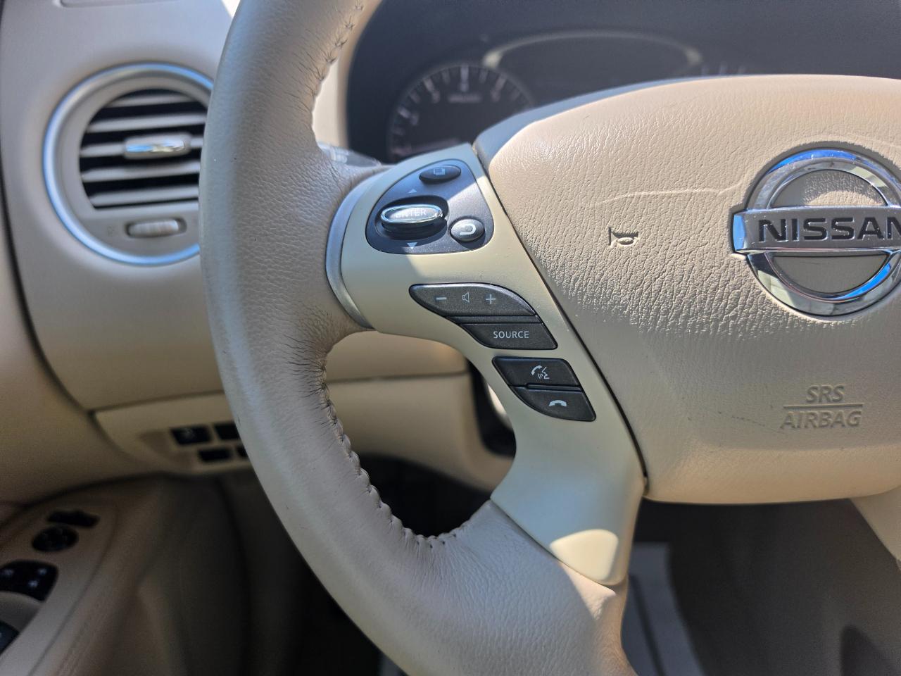 Nissan Pathfinder 2WD 4dr SL 2014