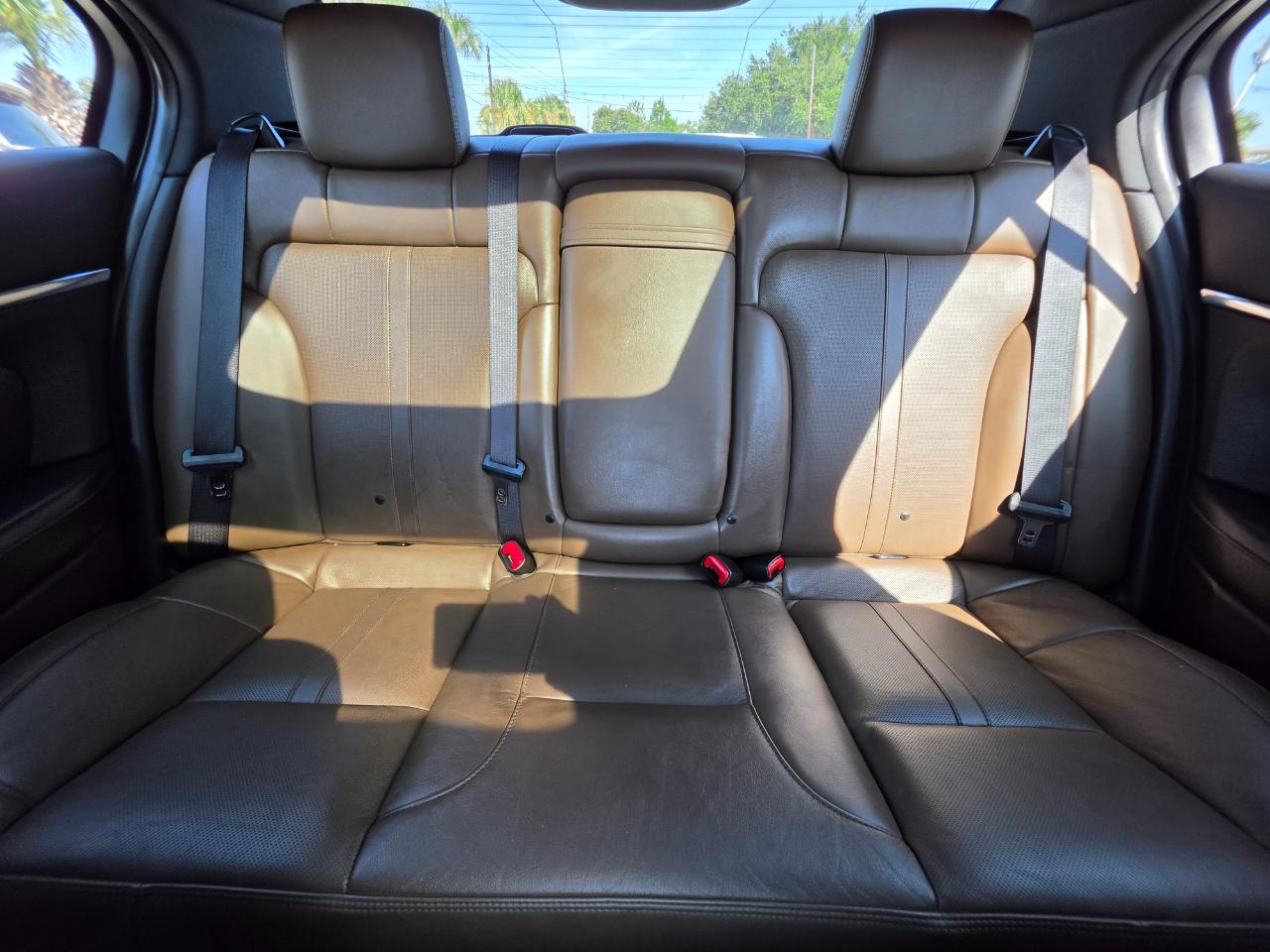 Lincoln MKS 4dr Sdn 3.7L FWD 2013