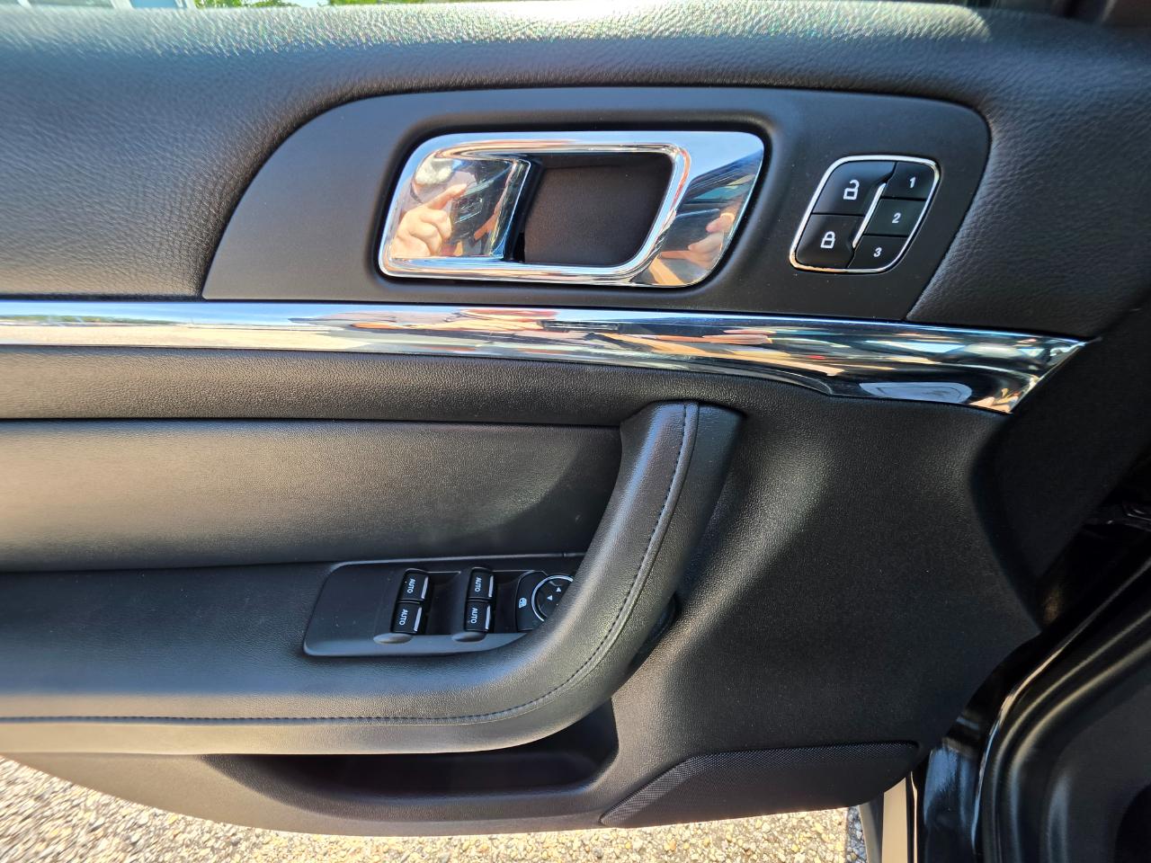 Lincoln MKS 4dr Sdn 3.7L FWD 2013