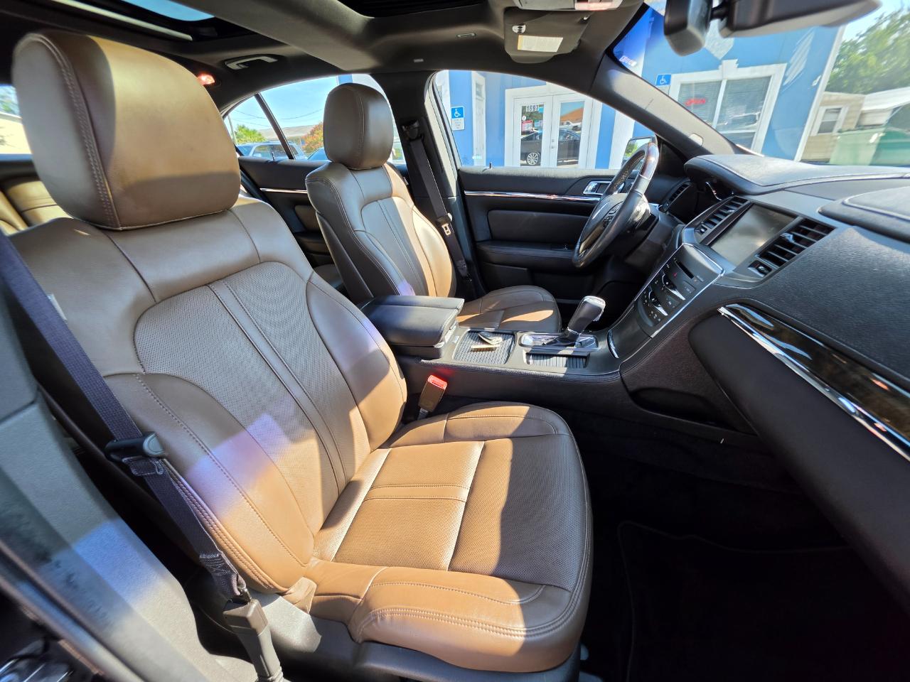 Lincoln MKS 4dr Sdn 3.7L FWD 2013