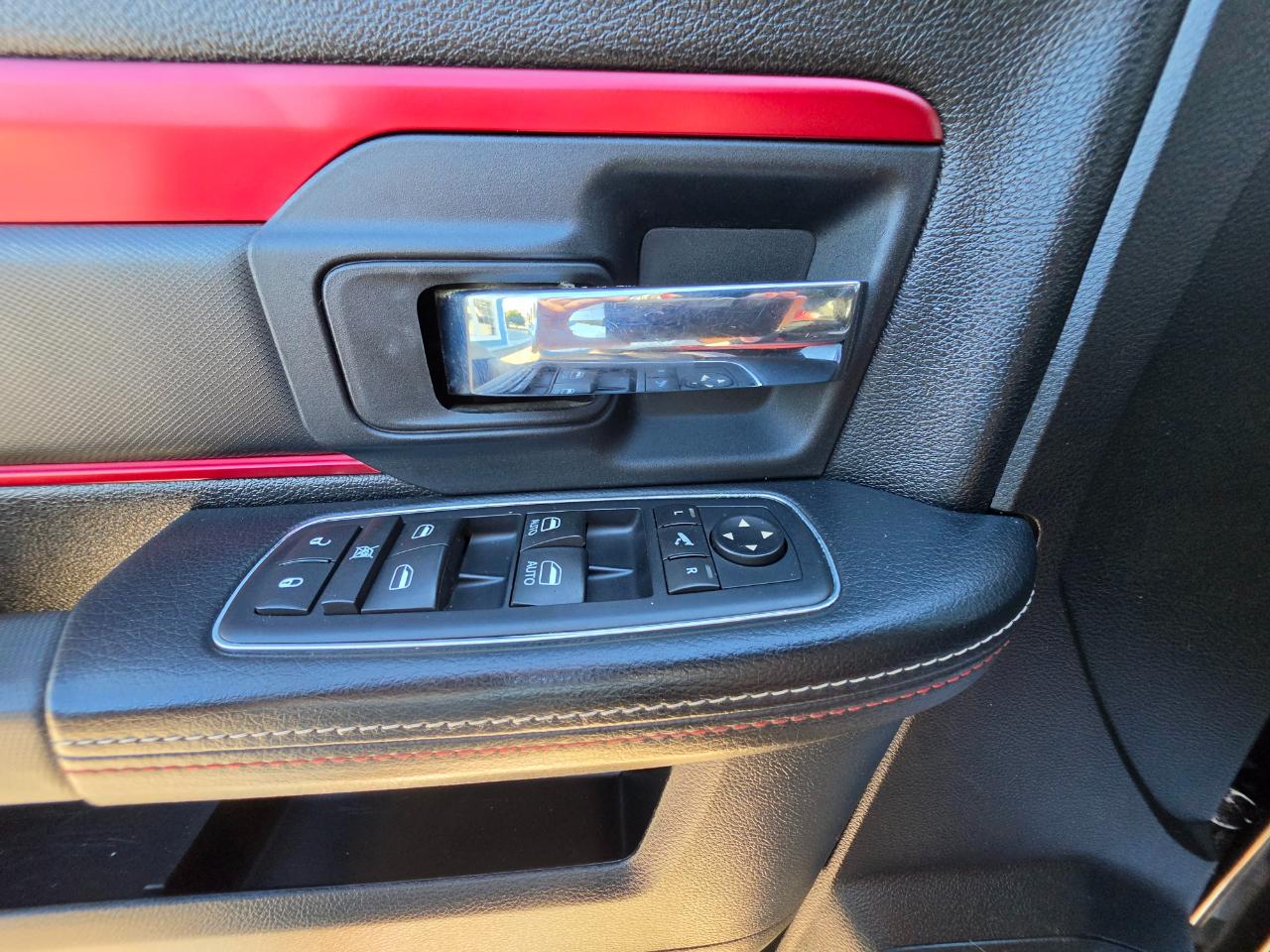 RAM 1500 4WD Crew Cab 140.5" Rebel 2016