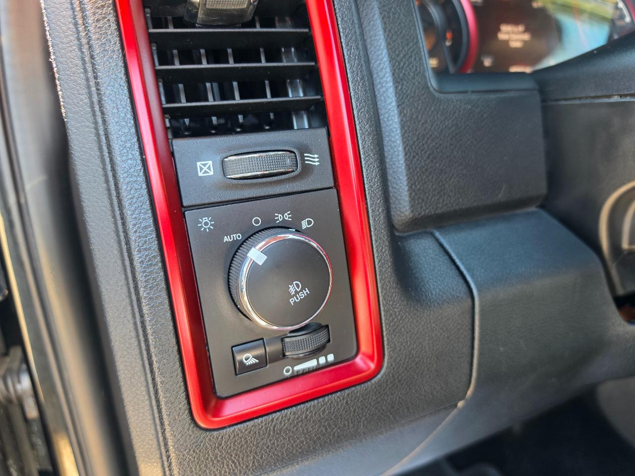 RAM 1500 4WD Crew Cab 140.5" Rebel 2016