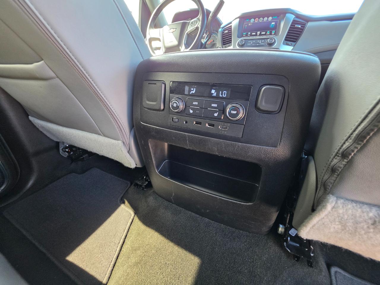 Chevrolet Suburban  2018