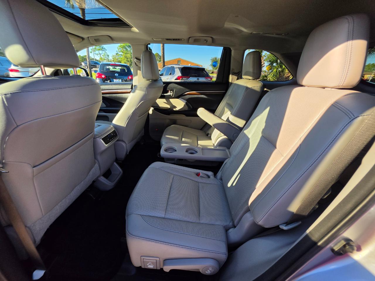 Toyota Highlander FWD 4dr V6 Limited (Natl) 2016