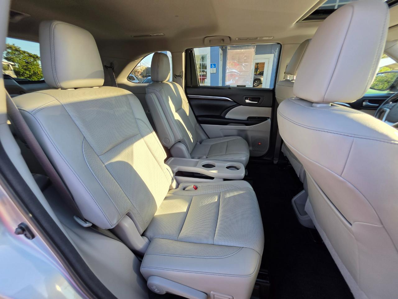Toyota Highlander FWD 4dr V6 Limited (Natl) 2016