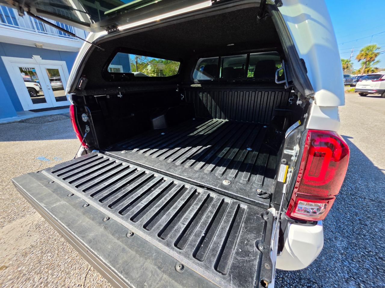 Toyota Tacoma 4WD SR Double Cab 5' Bed V6 AT (Natl) 2023