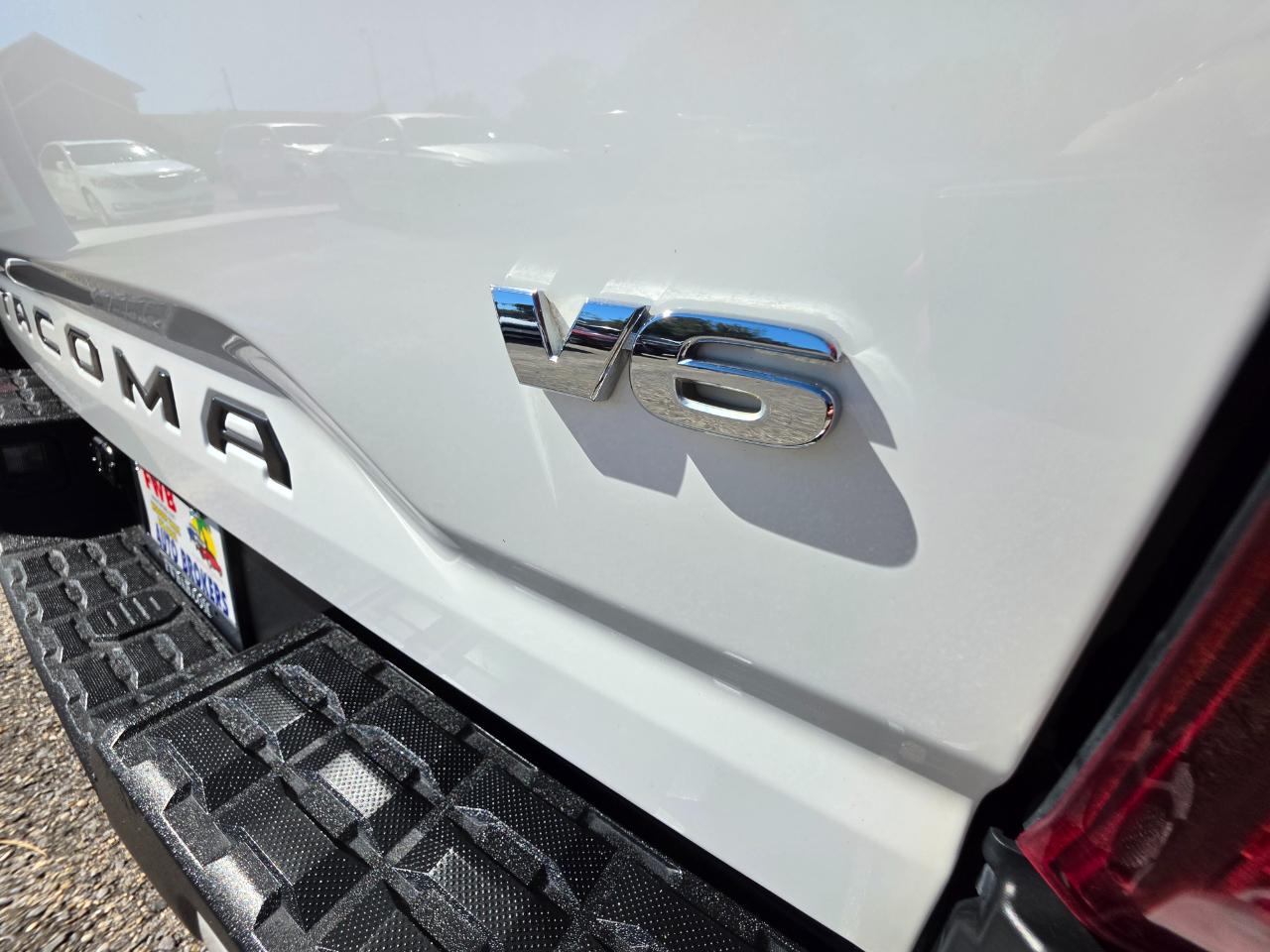 Toyota Tacoma 4WD SR Double Cab 5' Bed V6 AT (Natl) 2023