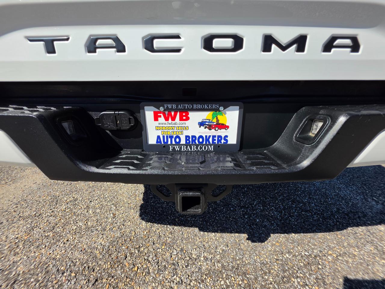 Toyota Tacoma 4WD SR Double Cab 5' Bed V6 AT (Natl) 2023