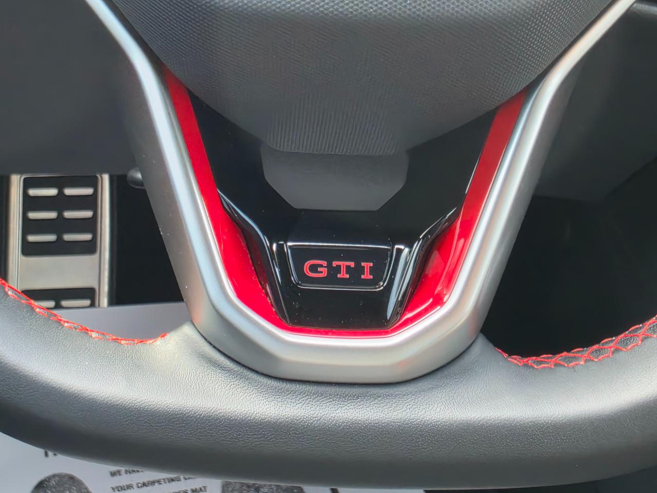 Volkswagen Golf GTI 2.0T S DSG 2025