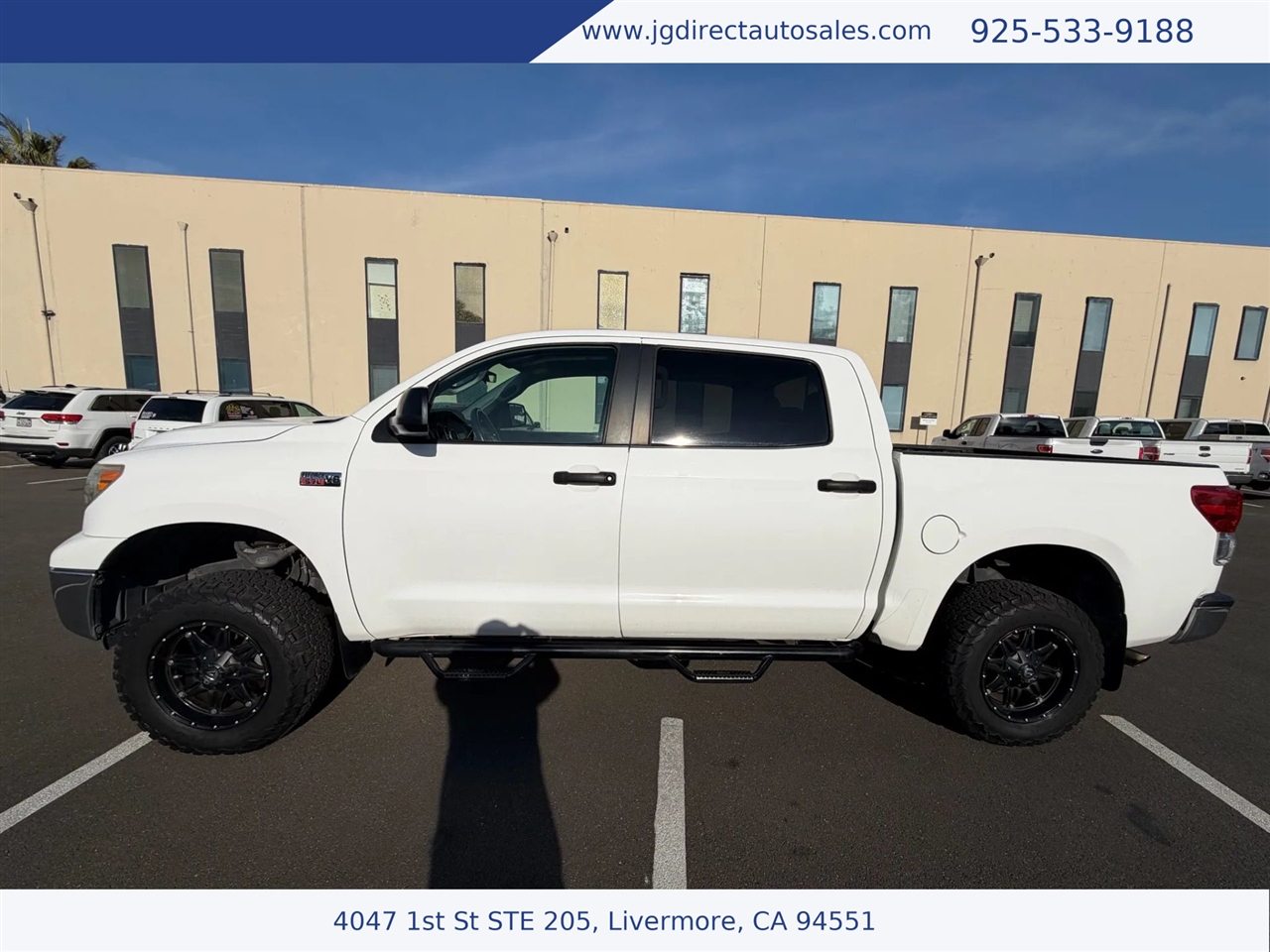Toyota Tundra Tundra-Grade CrewMax 5.7L 4WD 2011