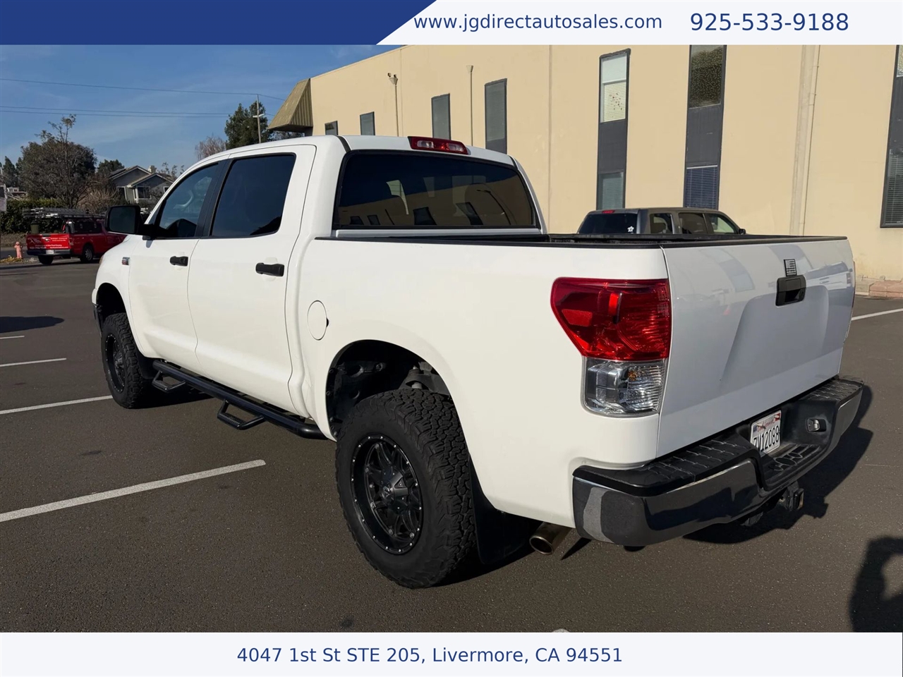 Toyota Tundra Tundra-Grade CrewMax 5.7L 4WD 2011