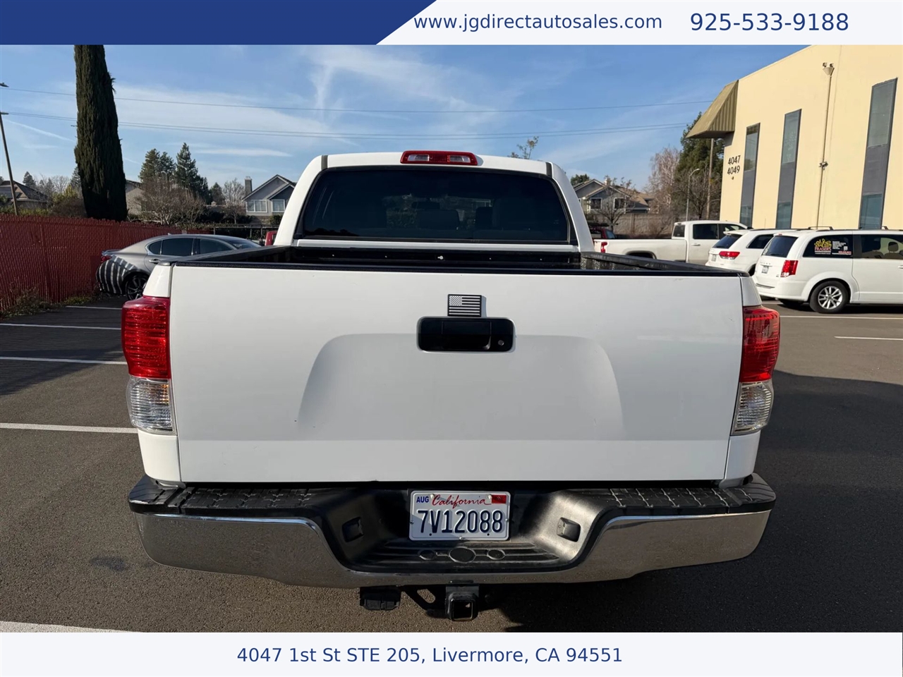 Toyota Tundra Tundra-Grade CrewMax 5.7L 4WD 2011