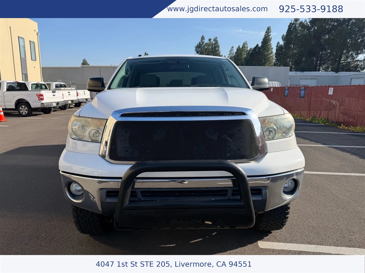 Toyota Tundra Tundra-Grade CrewMax 5.7L 4WD 2011