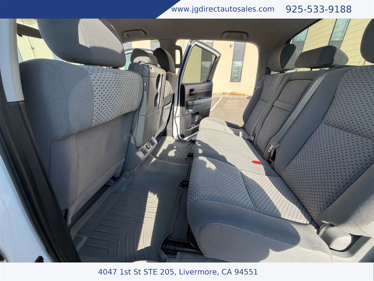 Toyota Tundra Tundra-Grade CrewMax 5.7L 4WD 2011