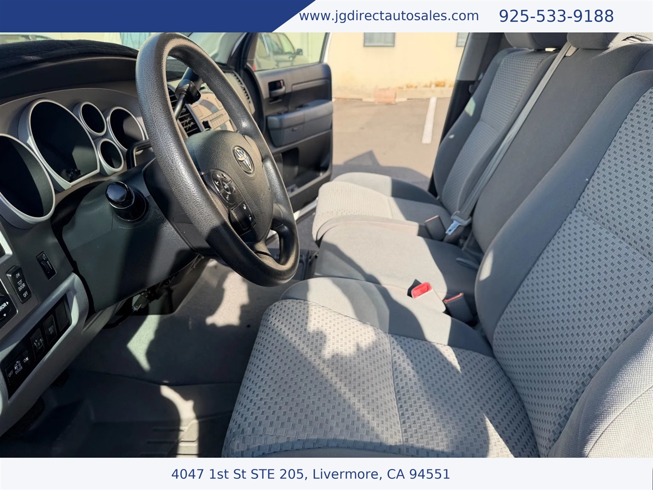 Toyota Tundra Tundra-Grade CrewMax 5.7L 4WD 2011