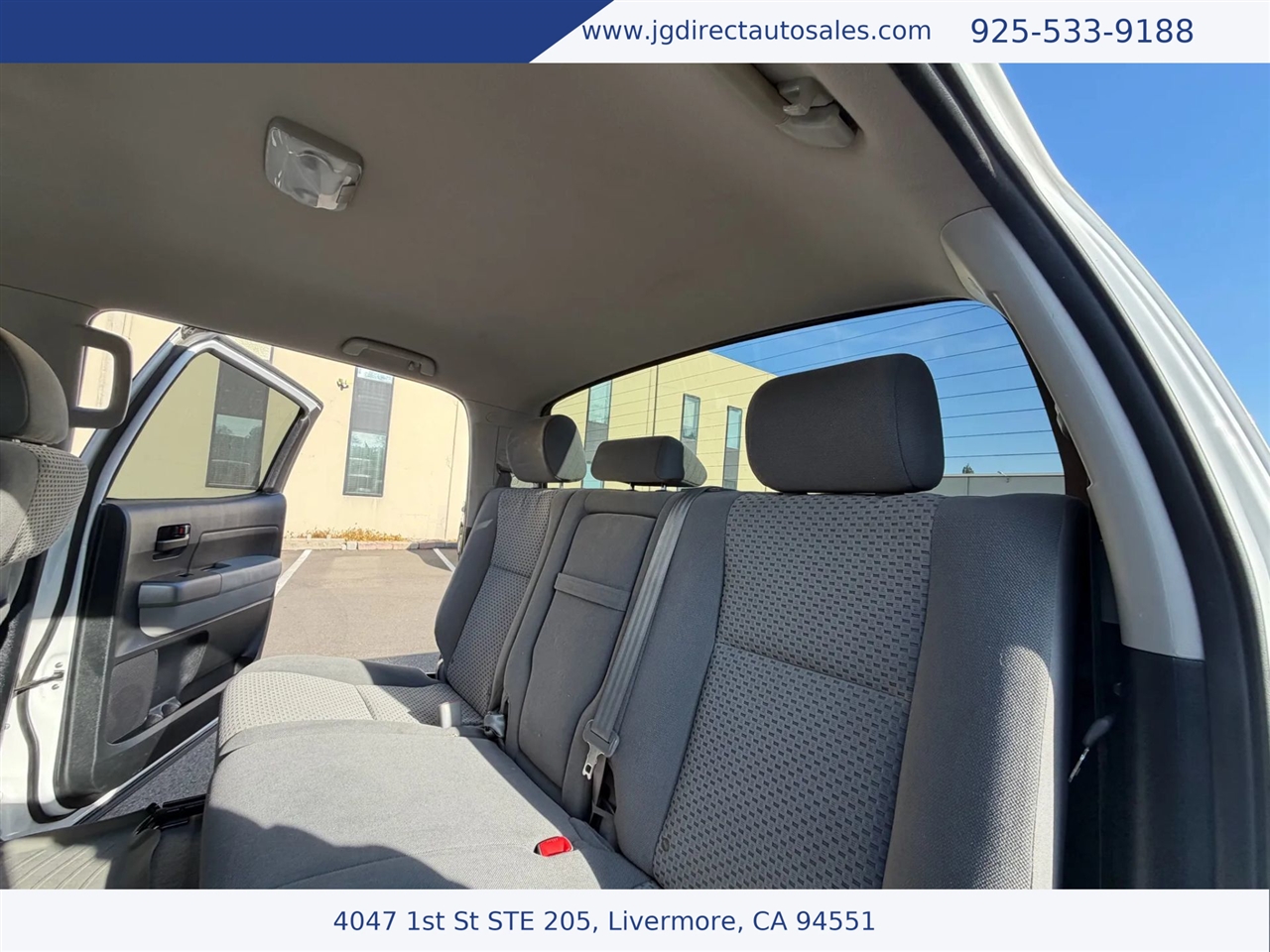 Toyota Tundra Tundra-Grade CrewMax 5.7L 4WD 2011