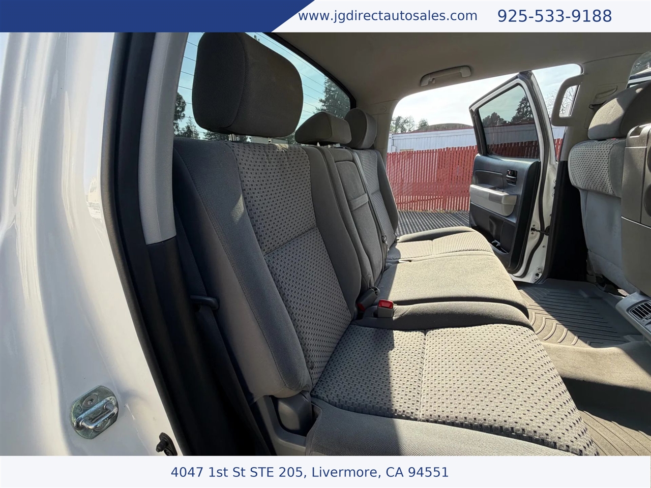 Toyota Tundra Tundra-Grade CrewMax 5.7L 4WD 2011