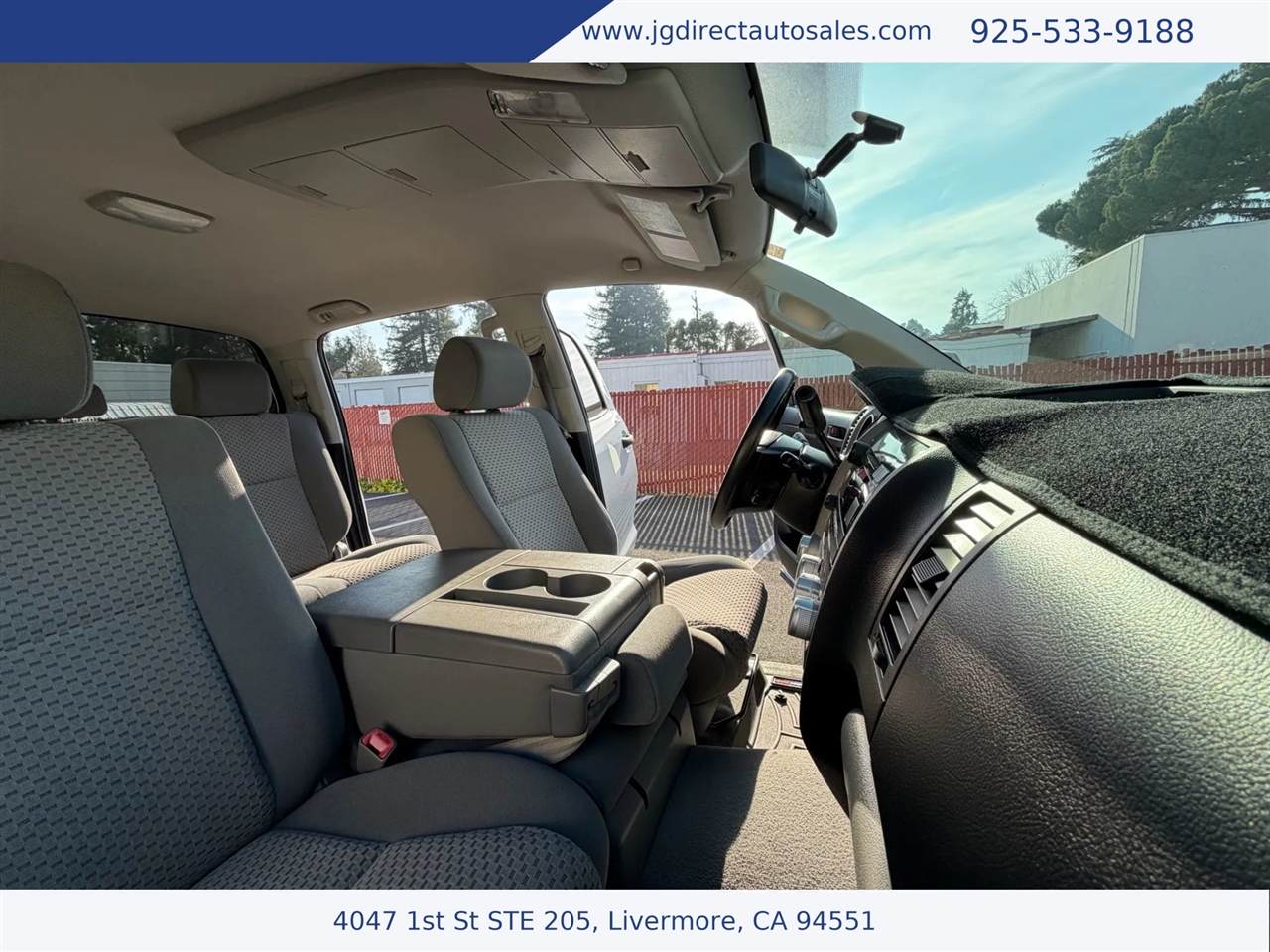 Toyota Tundra Tundra-Grade CrewMax 5.7L 4WD 2011