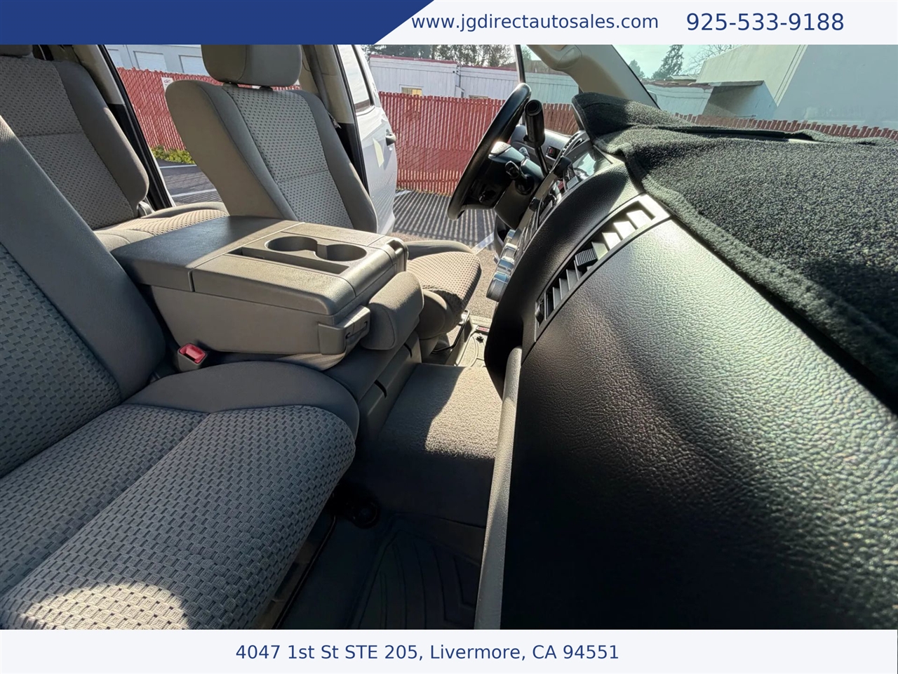 Toyota Tundra Tundra-Grade CrewMax 5.7L 4WD 2011