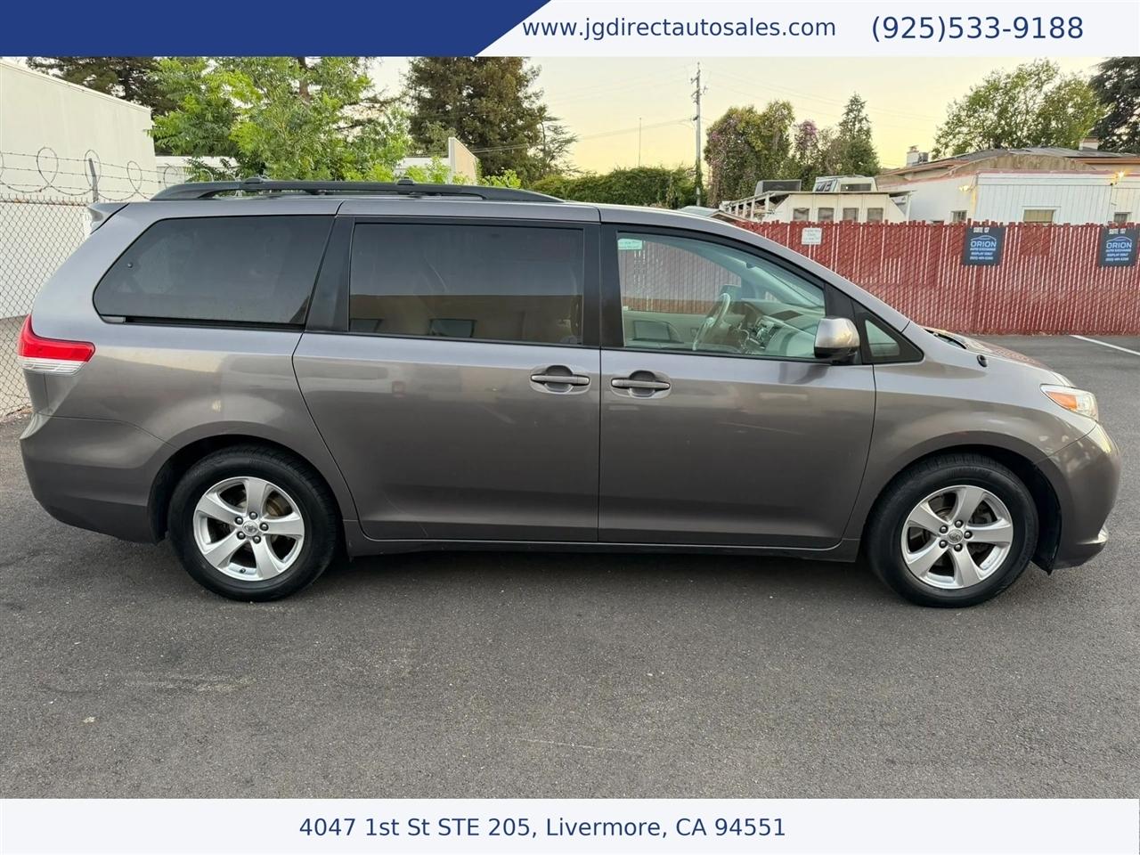 Toyota Sienna LE FWD 8-Passenger V6 2013