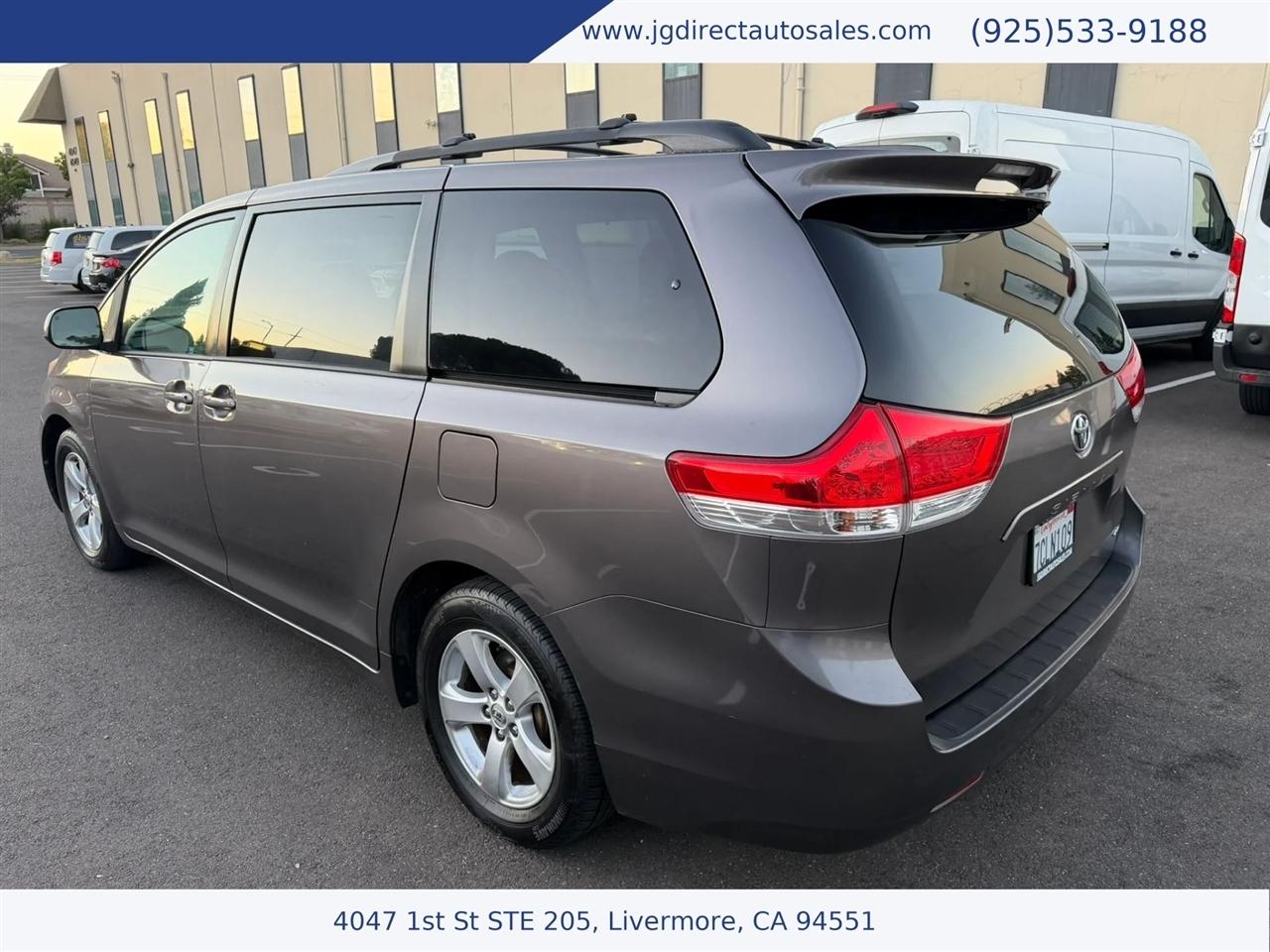 Toyota Sienna LE FWD 8-Passenger V6 2013