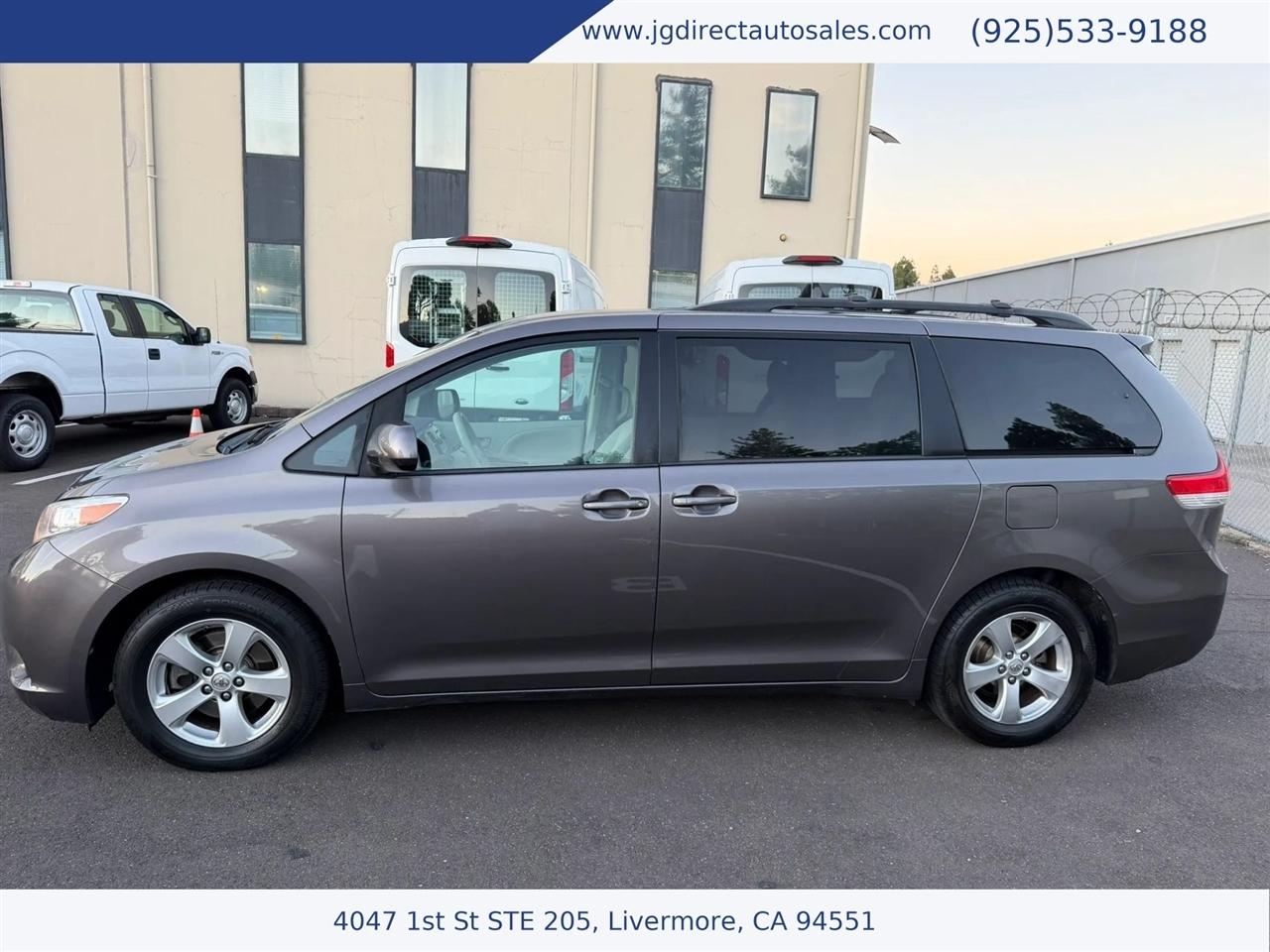 Toyota Sienna LE FWD 8-Passenger V6 2013
