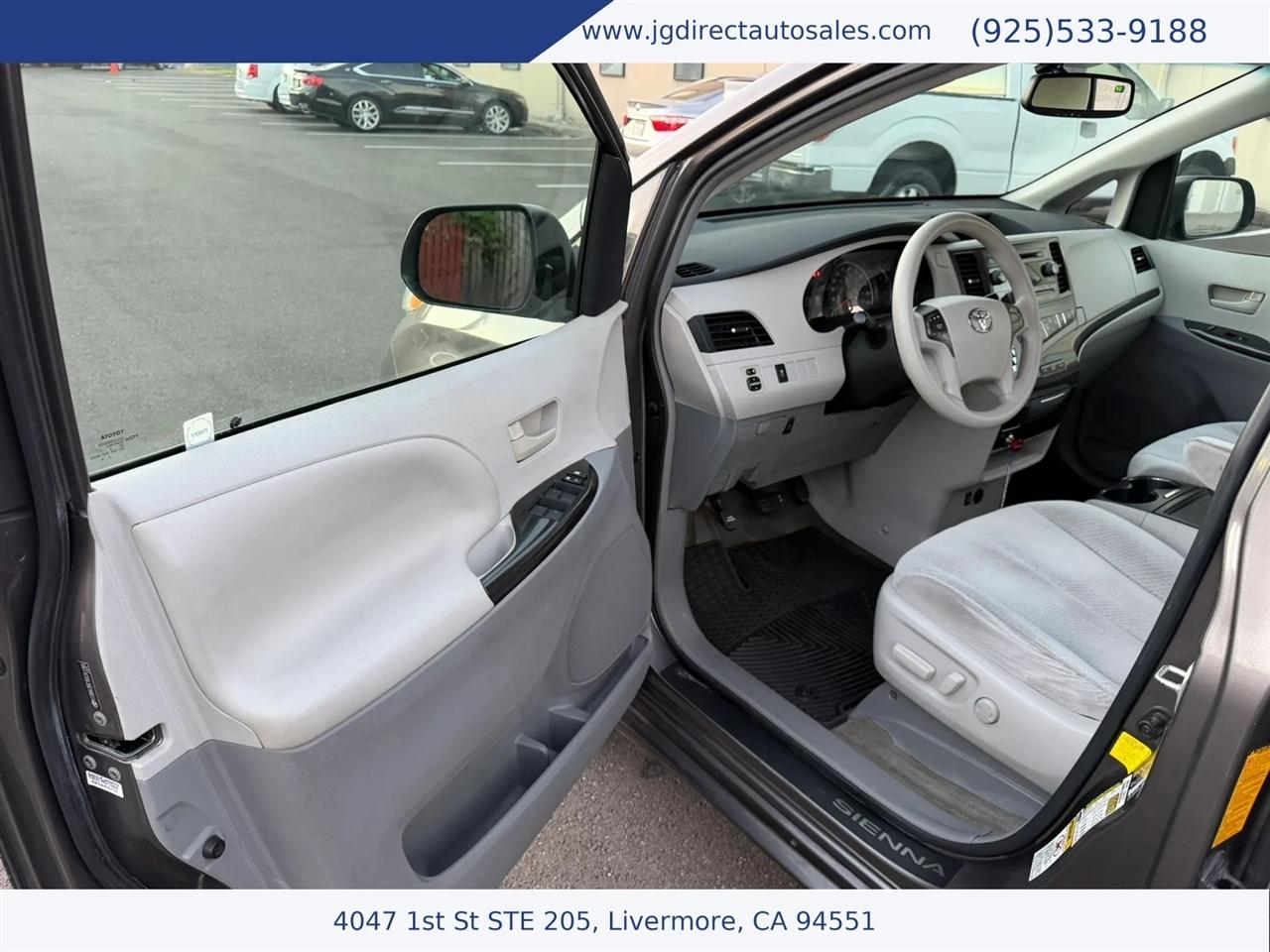 Toyota Sienna LE FWD 8-Passenger V6 2013