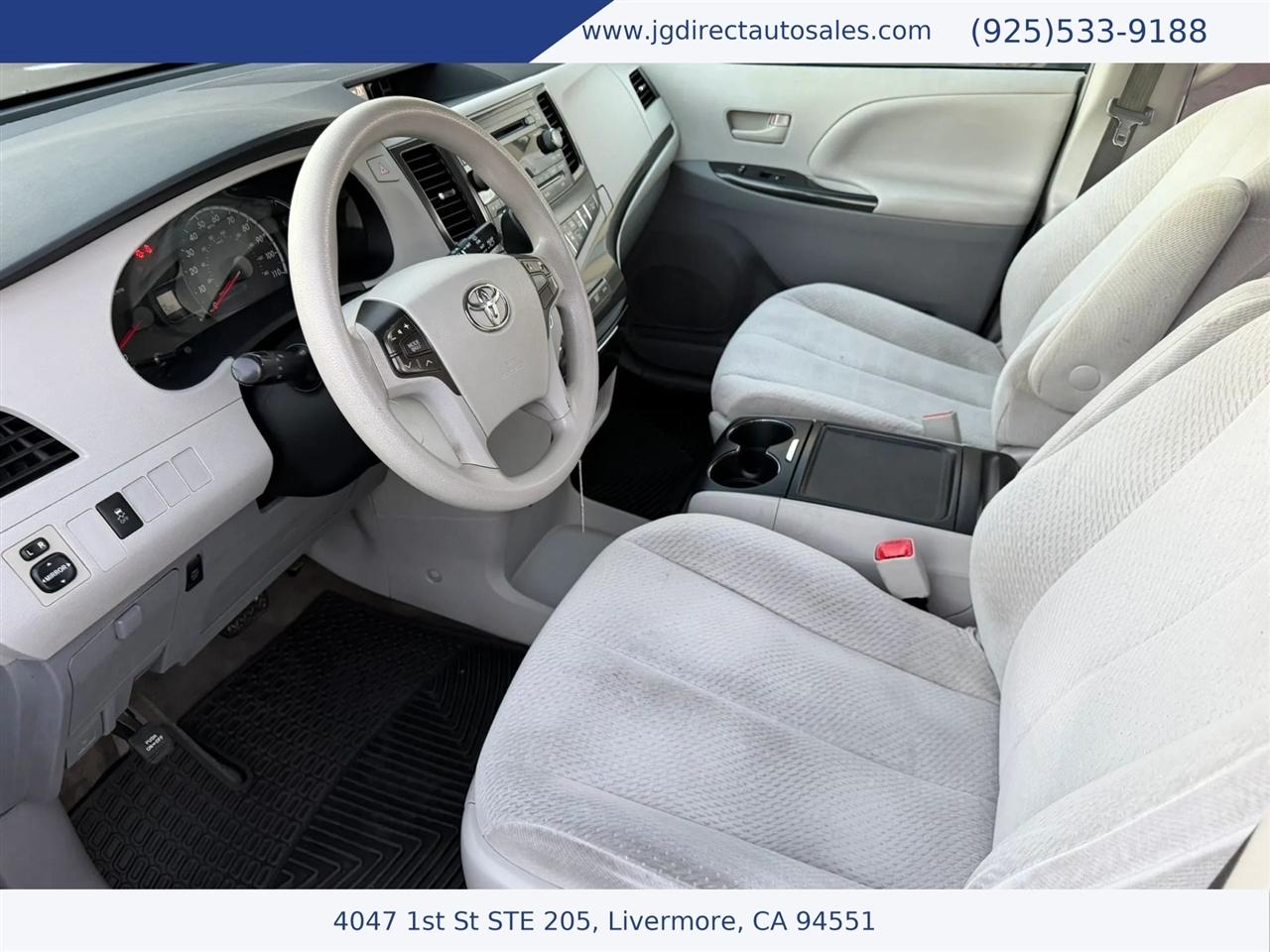 Toyota Sienna LE FWD 8-Passenger V6 2013