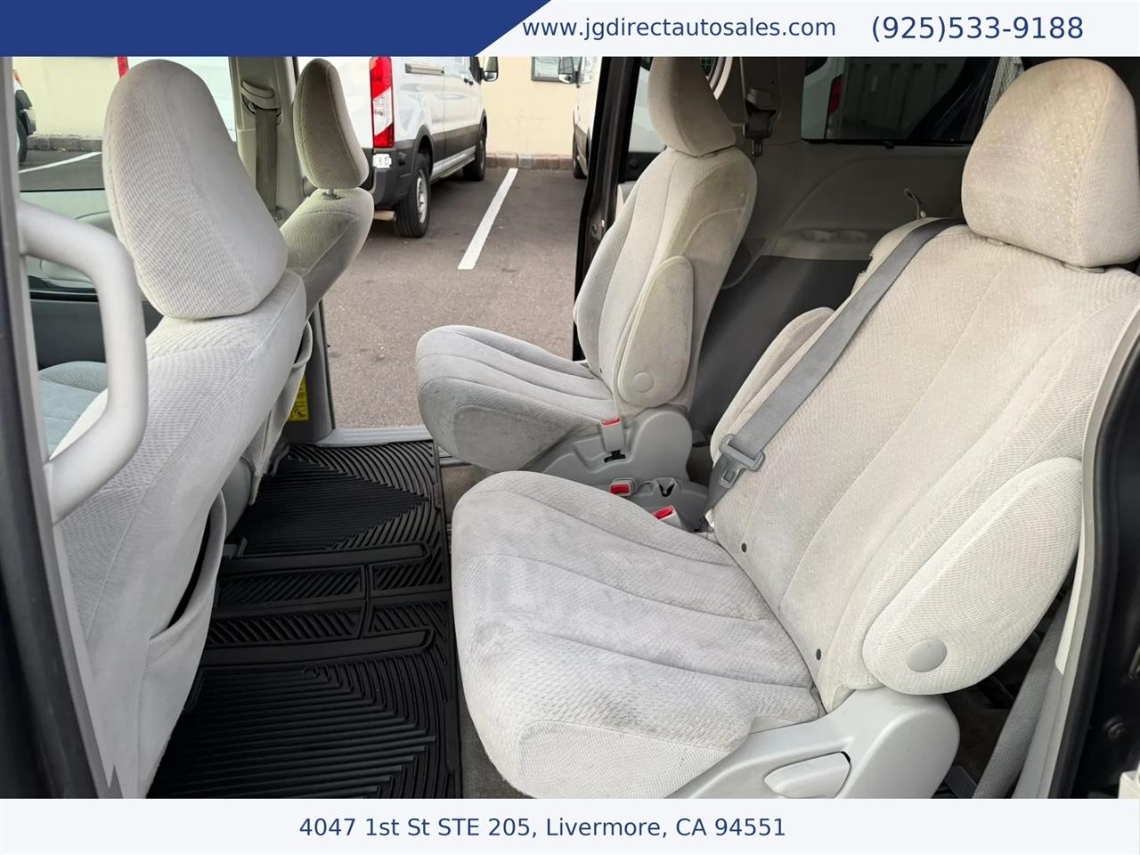 Toyota Sienna LE FWD 8-Passenger V6 2013