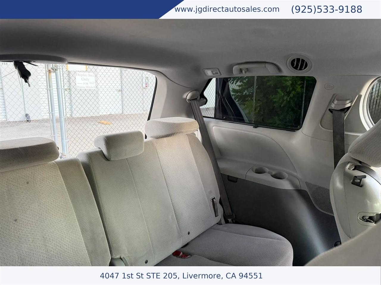 Toyota Sienna LE FWD 8-Passenger V6 2013