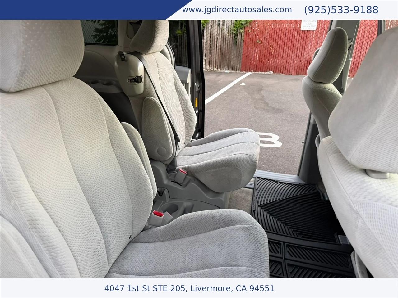 Toyota Sienna LE FWD 8-Passenger V6 2013