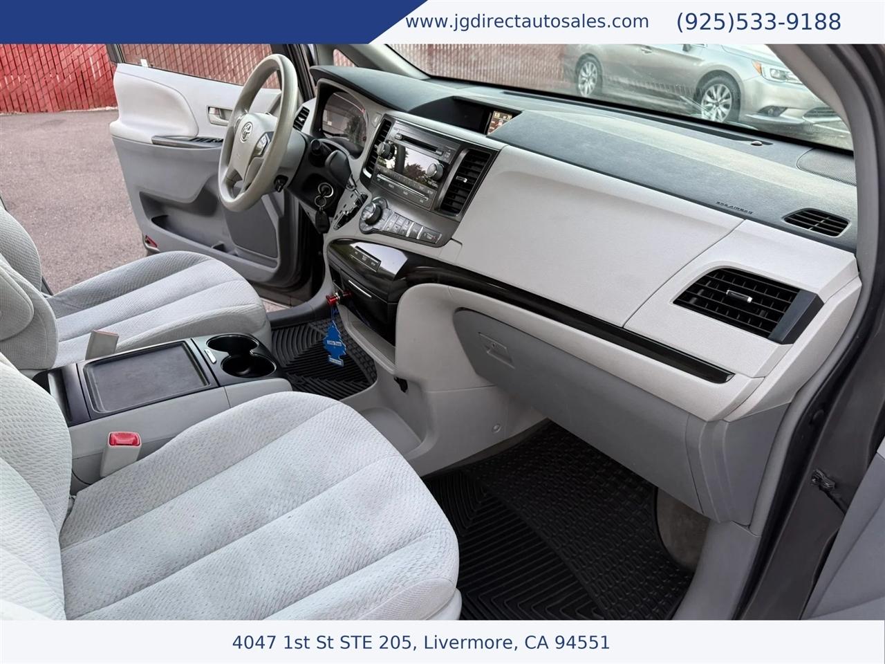 Toyota Sienna LE FWD 8-Passenger V6 2013