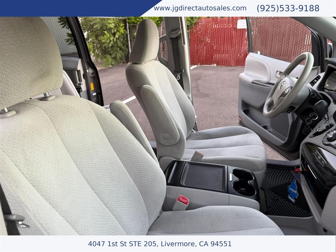 Toyota Sienna LE FWD 8-Passenger V6 2013