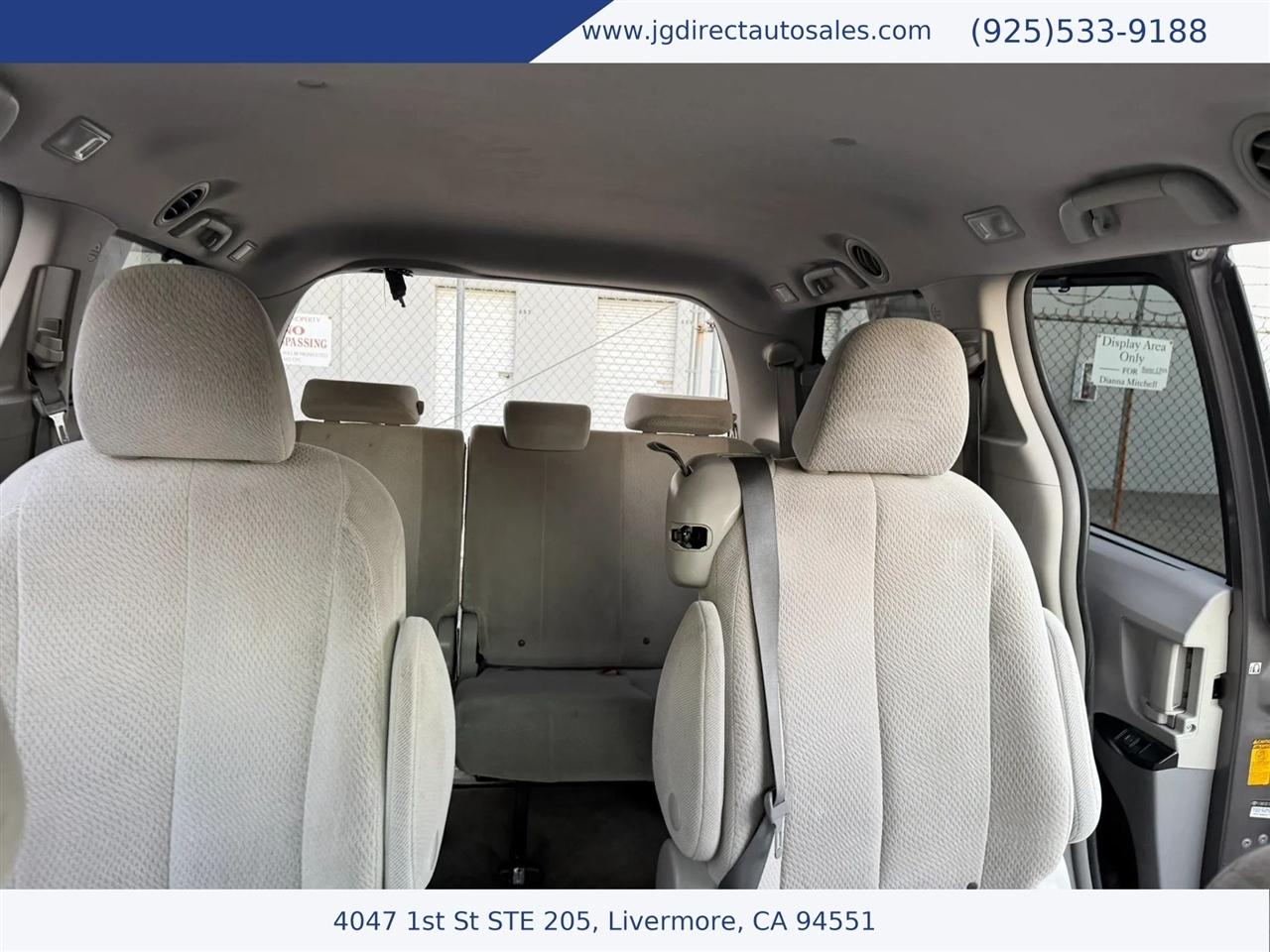 Toyota Sienna LE FWD 8-Passenger V6 2013