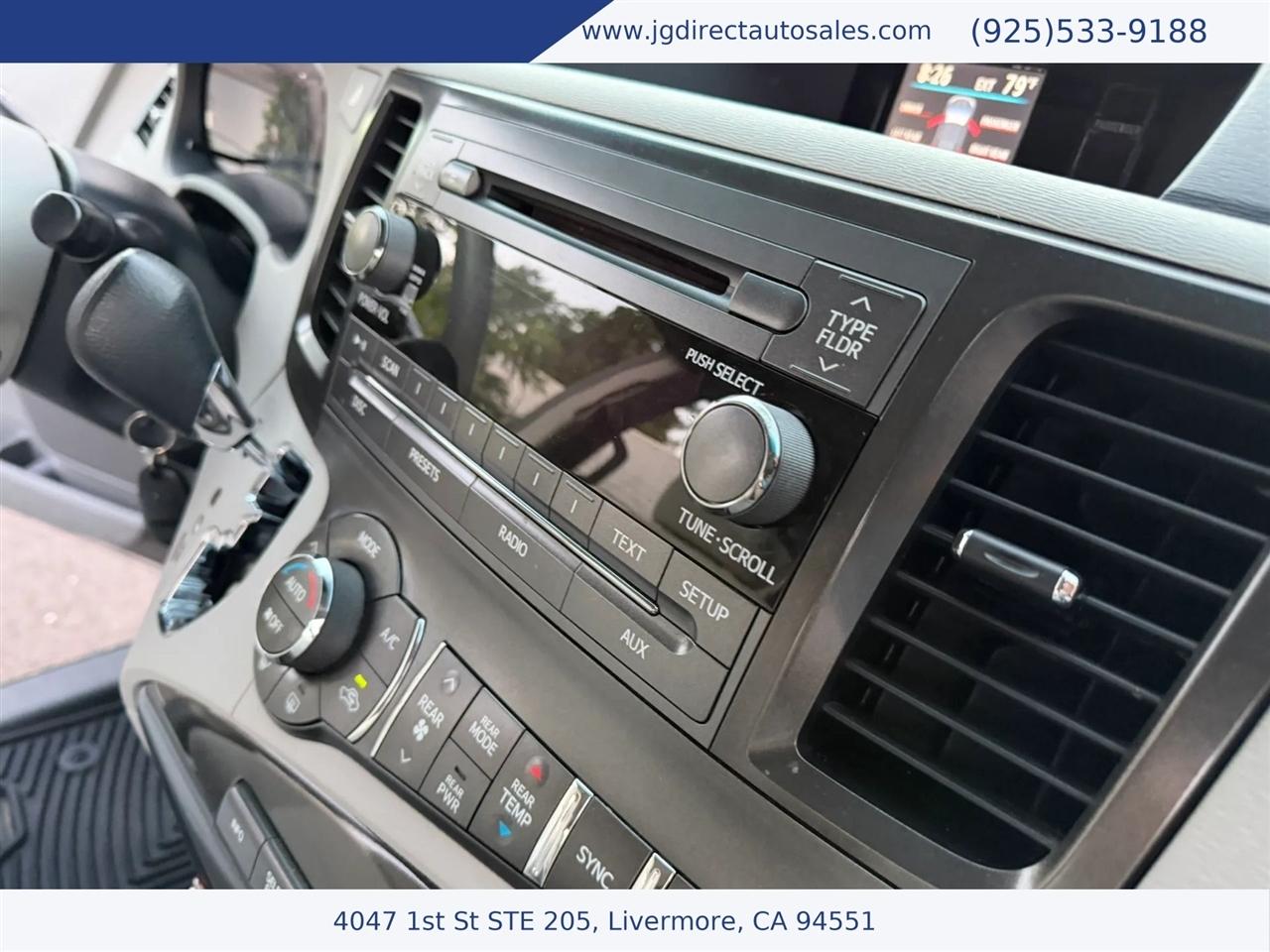Toyota Sienna LE FWD 8-Passenger V6 2013