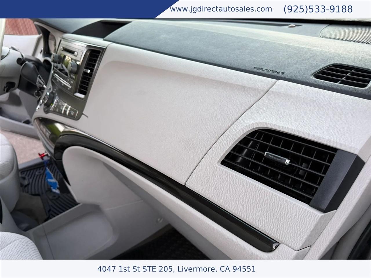 Toyota Sienna LE FWD 8-Passenger V6 2013