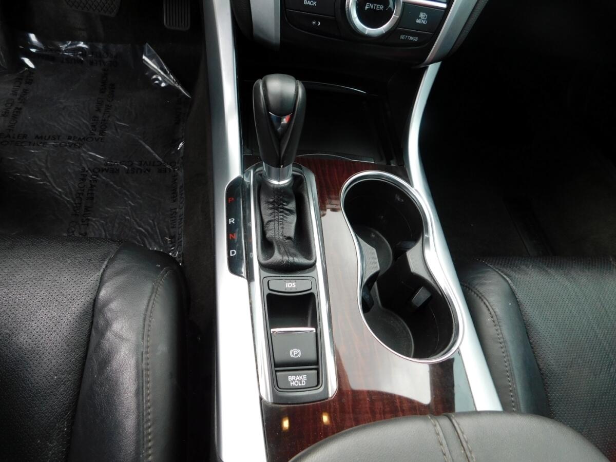 2016 Acura TLX photo 17